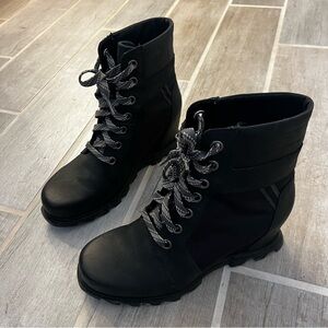Sorel Black Joan Of Arctic Wedge III Lexie Booties Pristine Used Condition